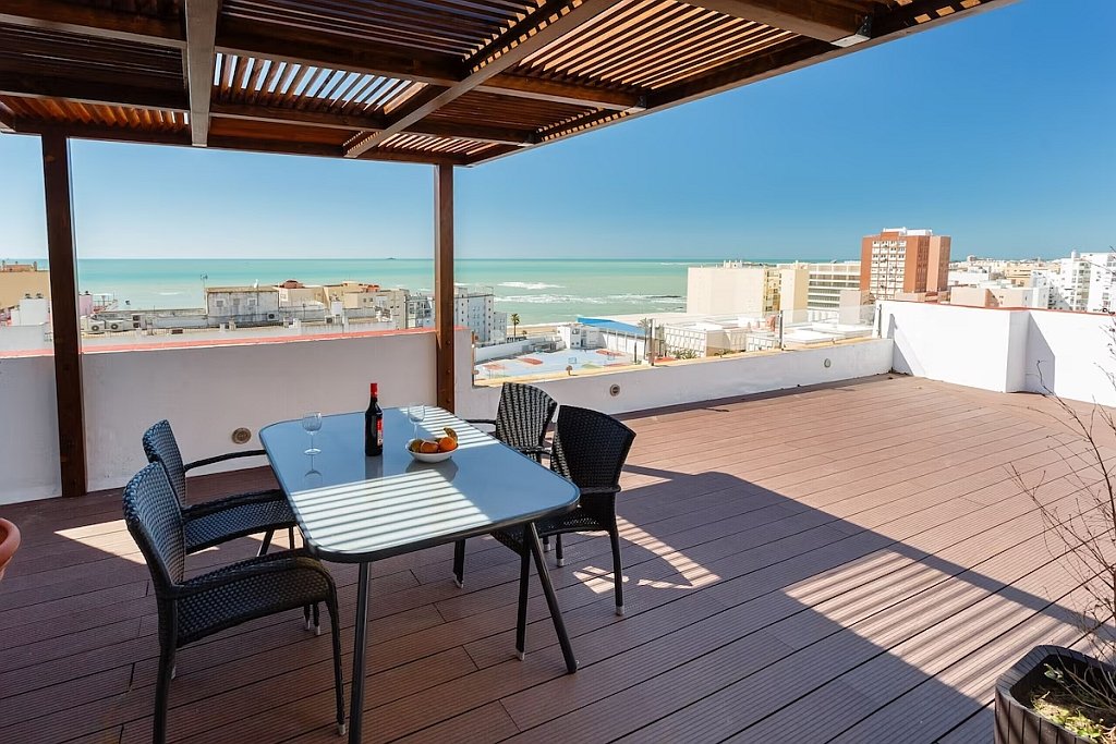 Cádiz Accommodation Guide: Why Choose Apartments and Houses Over Hotels