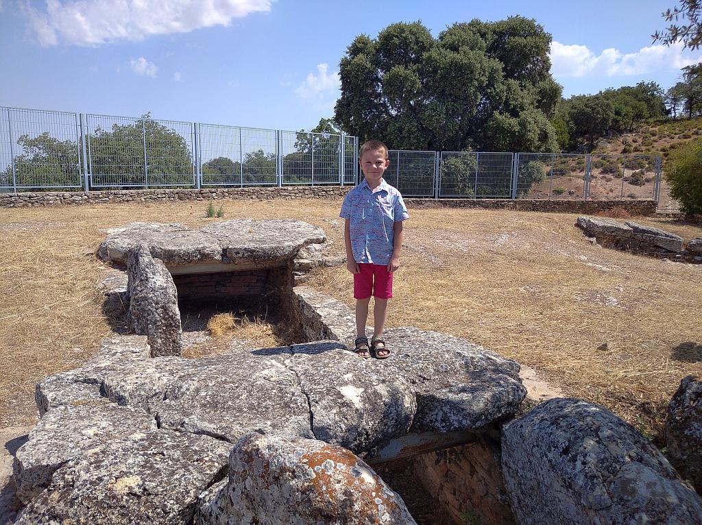 Dólmenes de Tomillo (Tomillo Dolmens)